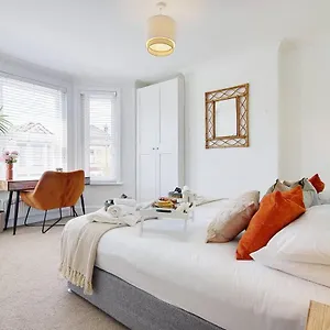 Apartment Seaesta -game Room&vr &ev Point, Bournemouth